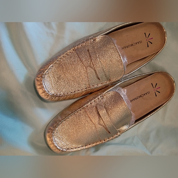 Isaac Mizrahi Shoes - Isaac Mizrah Metallic Soft Gold MulesPebble Soft Leather10 MSRP$198Killer Price!